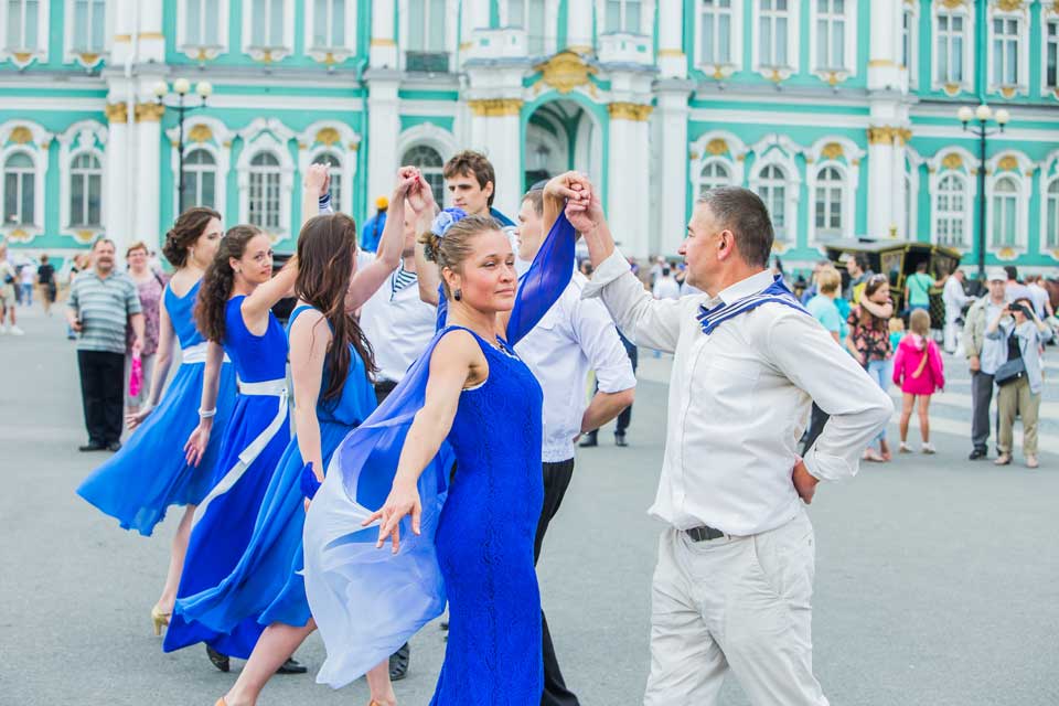 постановка «Синяя вечность», выступление на Дворцовой площади.